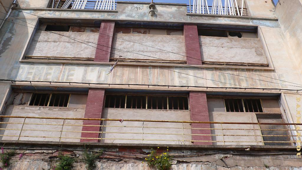 ORAN MARS 2012 06 La fabrique de monsieur Soriano , rue du Vieux Chateau 1.JPG